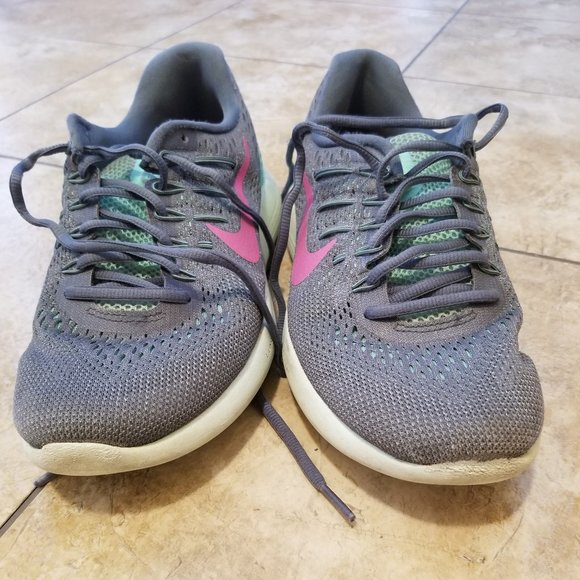 Nike Tennis Shoes - Picture 3 of 5